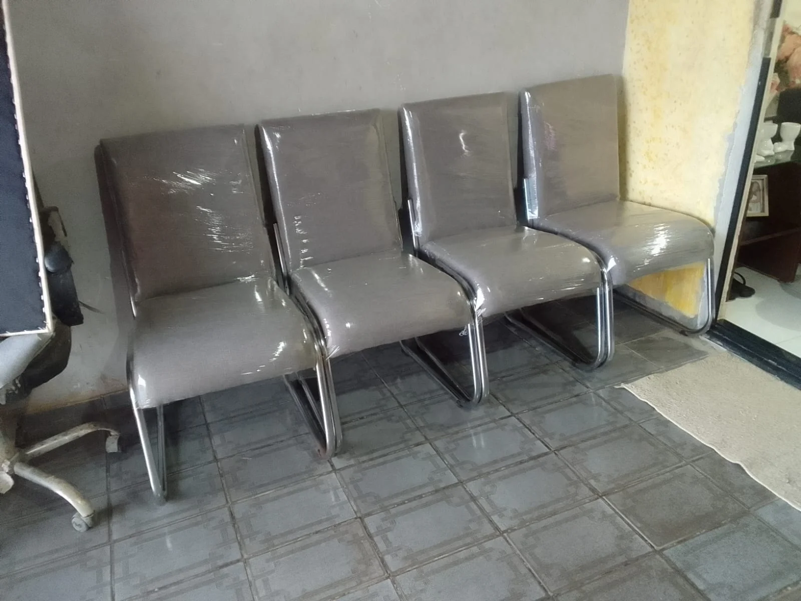 Cadeira estofada reformada em Belém